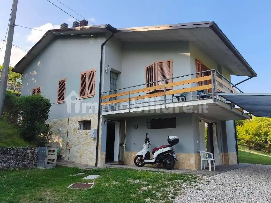 Villa in vendita a Laghi