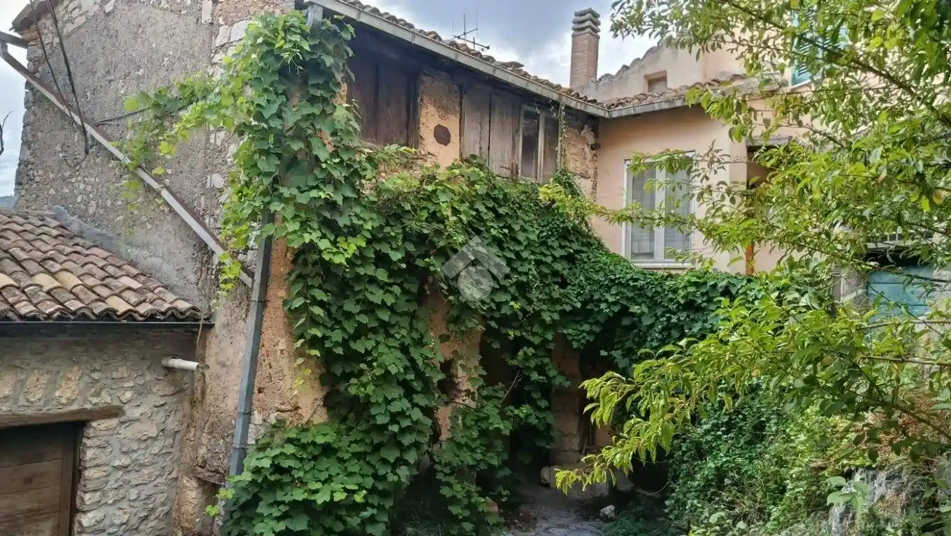 Casa indipendente in vendita a Alatri