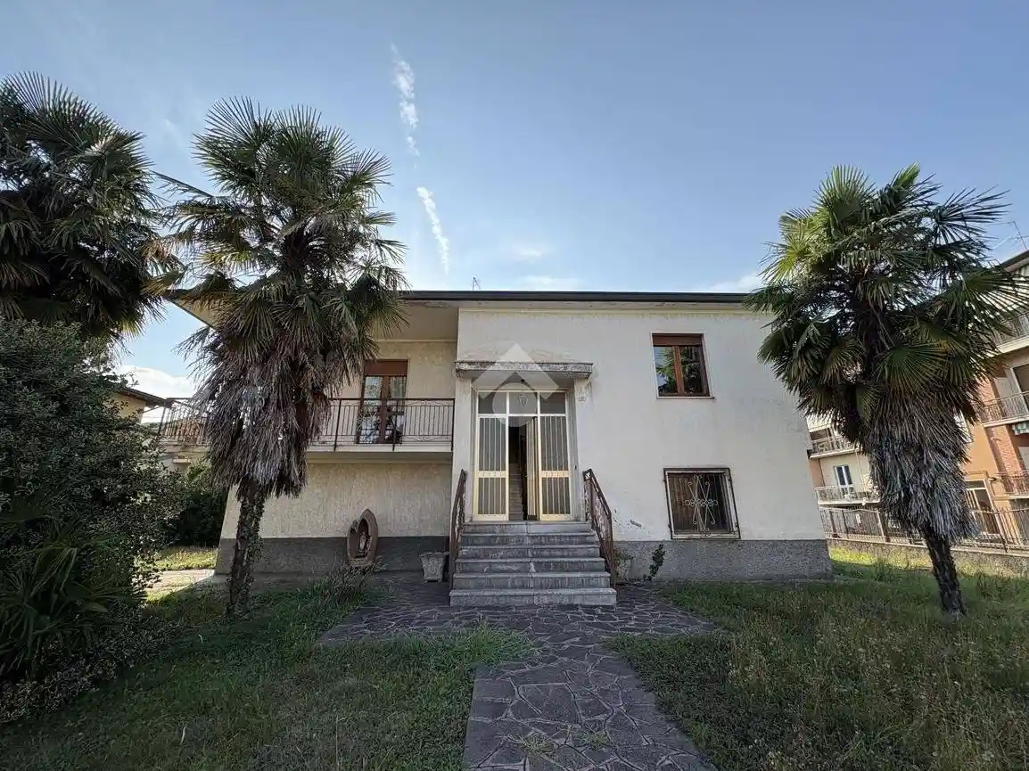 Villa in vendita a Albano Sant'Alessandro