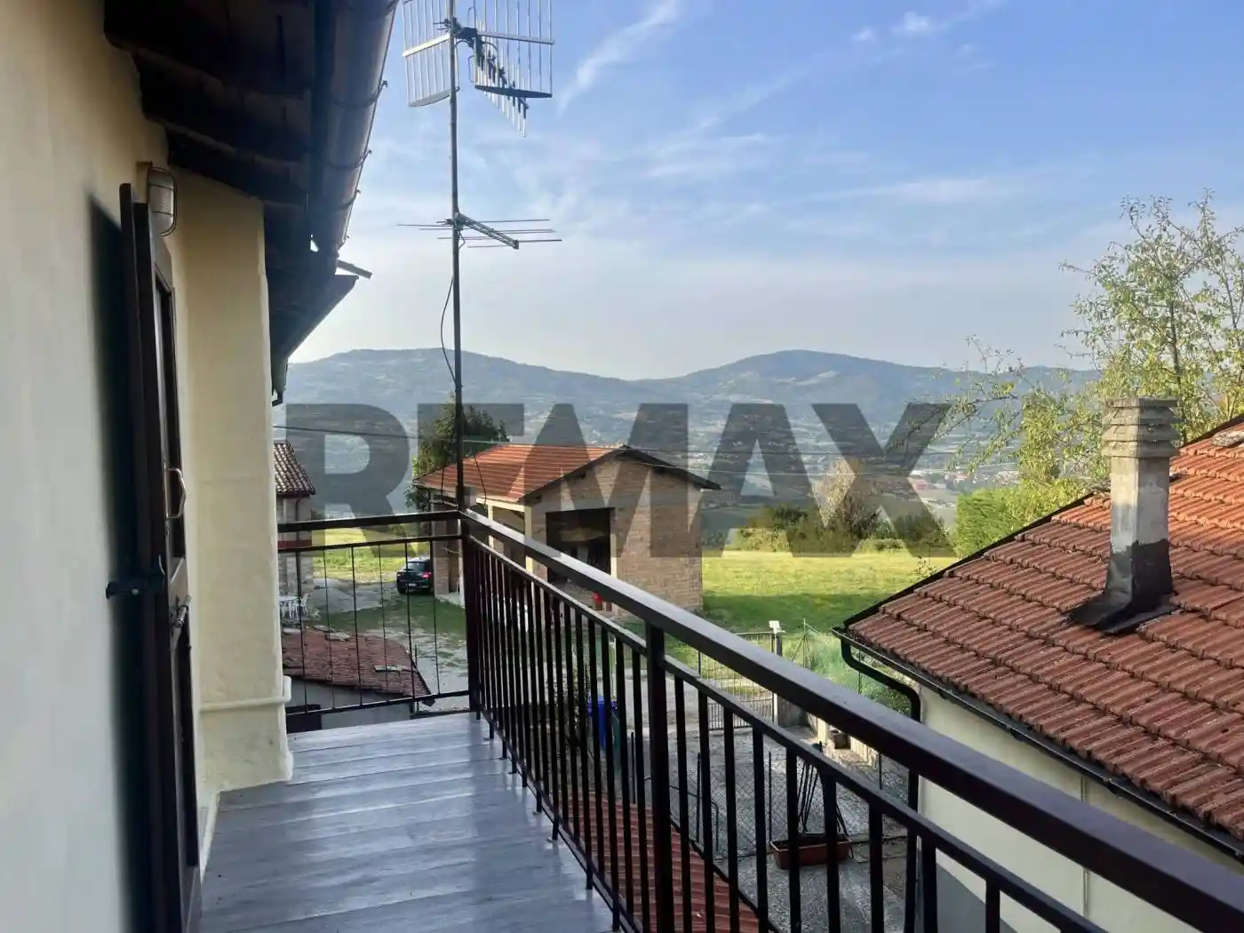 Casa indipendente in vendita a Tizzano Val Parma