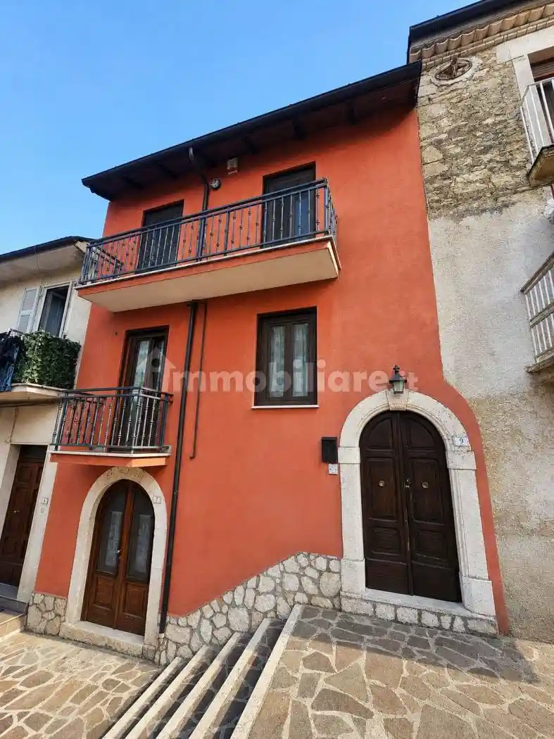 Casa indipendente in vendita a Luco dei Marsi