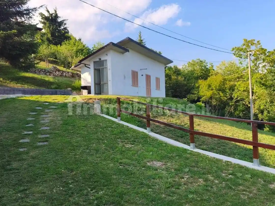 Villa in vendita a Laghi