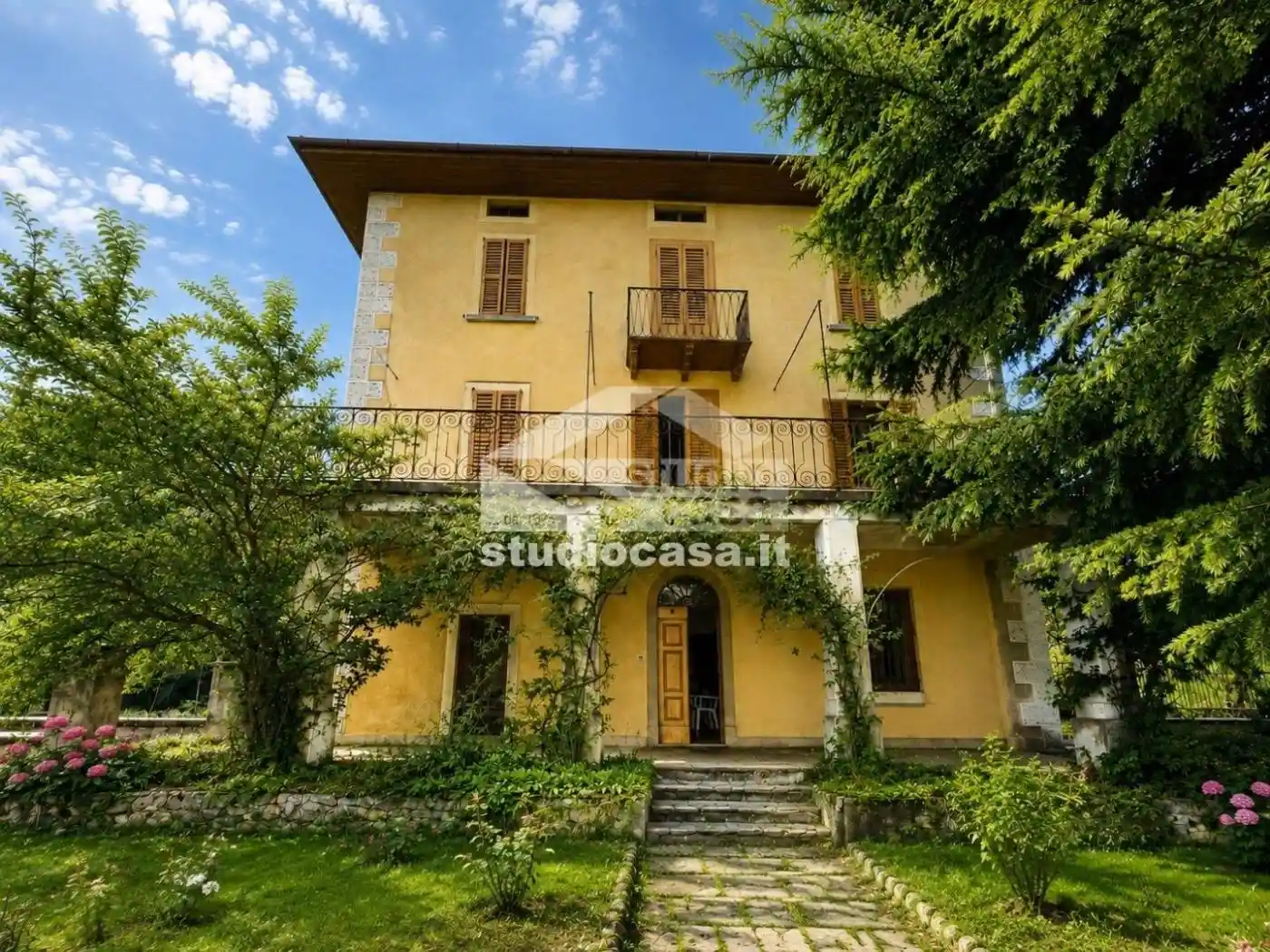 Casa indipendente in vendita a Rogno