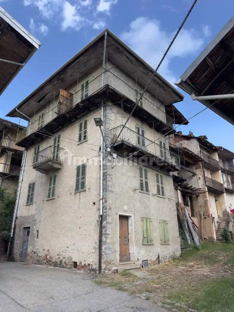 Casa indipendente in vendita a Camandona
