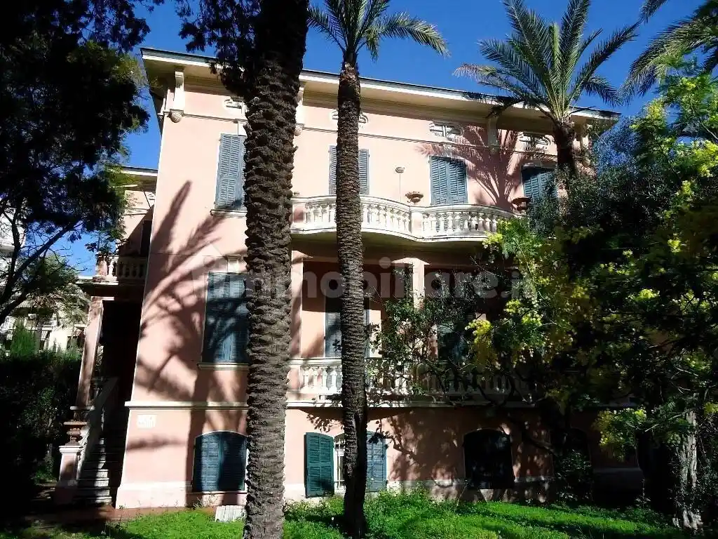 Villa in vendita a Bordighera
