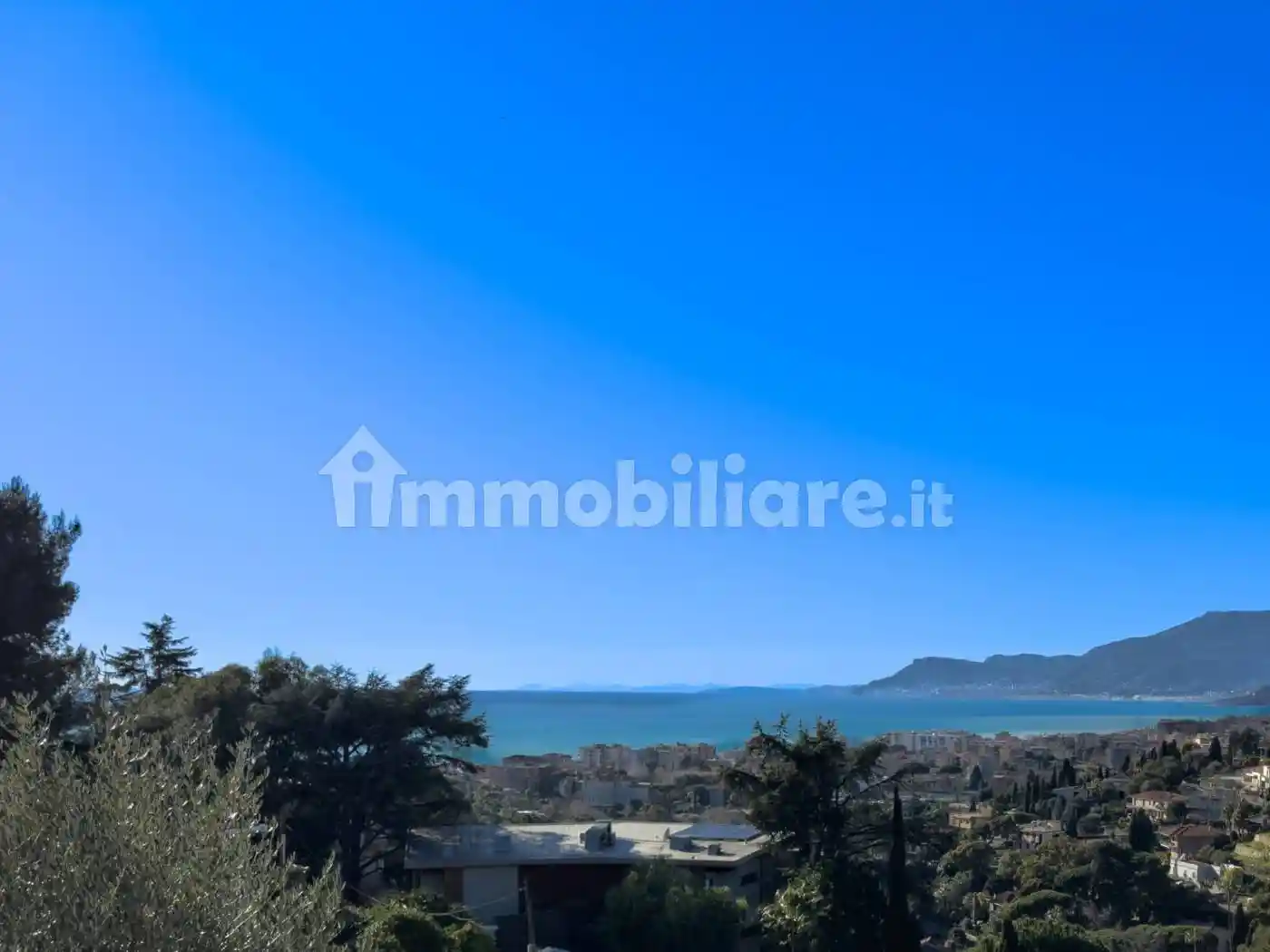 Villa in vendita a Bordighera