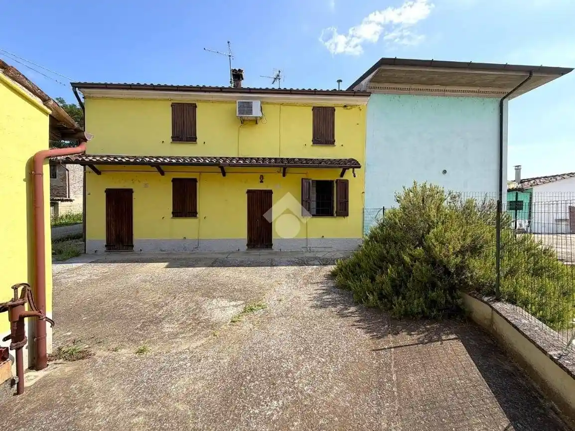 Casa indipendente in vendita a Monticelli d'Ongina