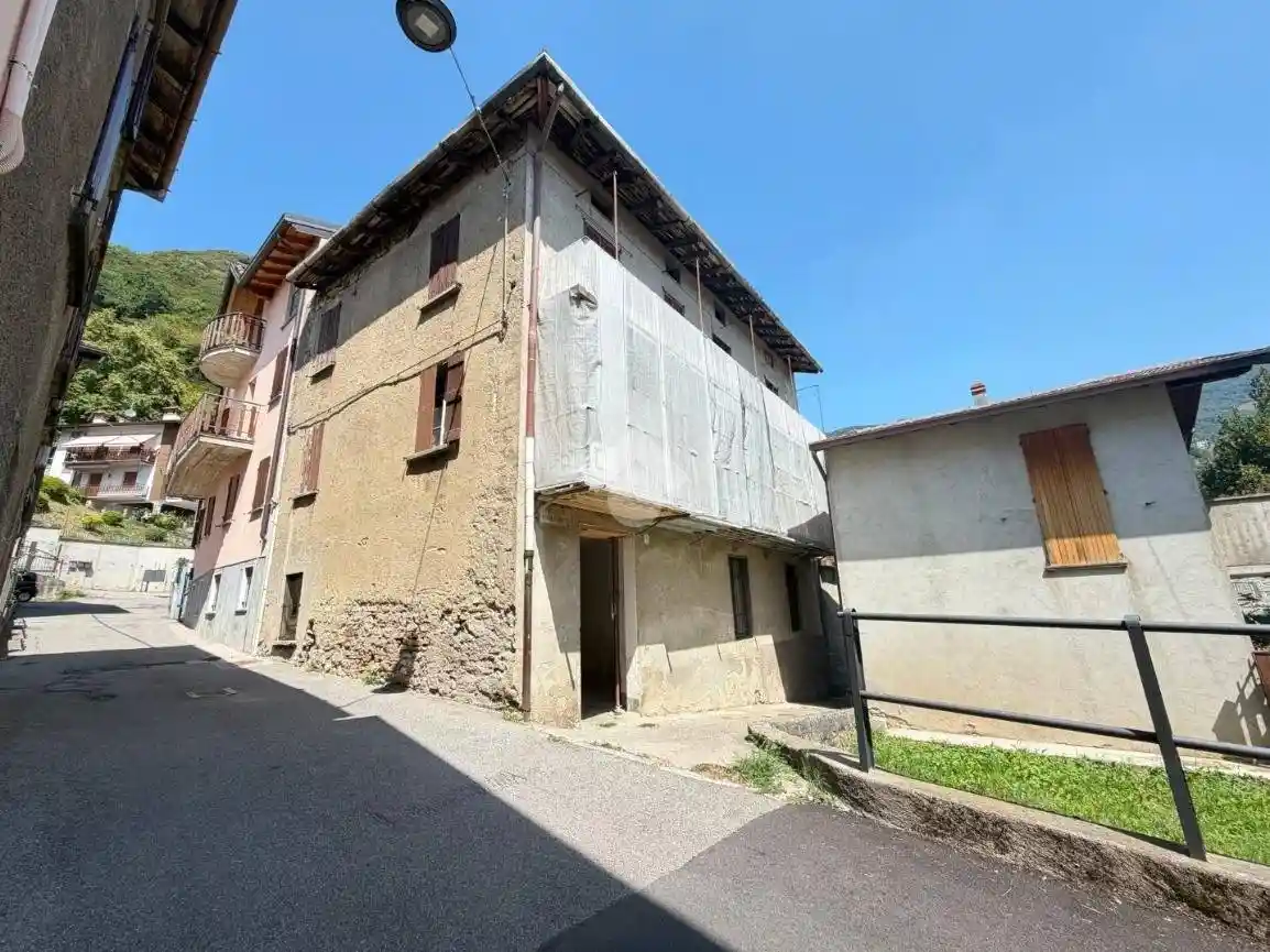 Casa indipendente in vendita a Carenno