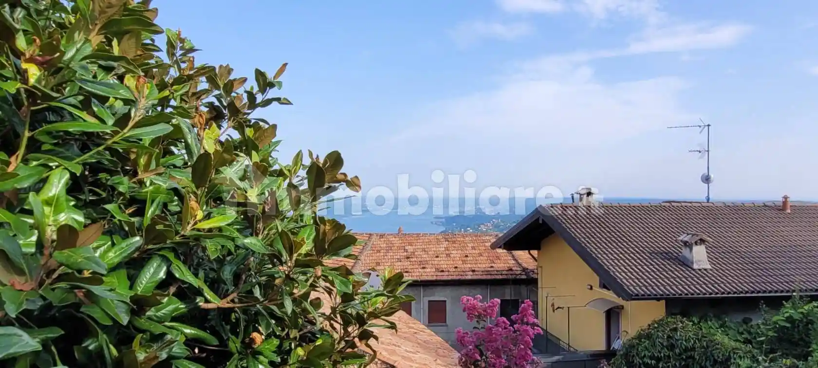 Villa in vendita a Nebbiuno