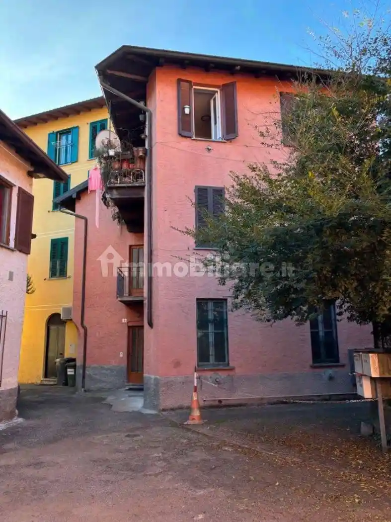 Casa indipendente in vendita a Lavena Ponte Tresa