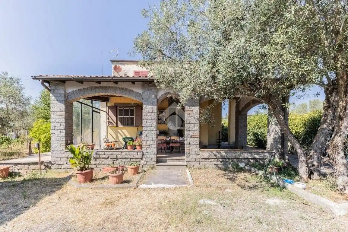 Villa in vendita a Vetralla