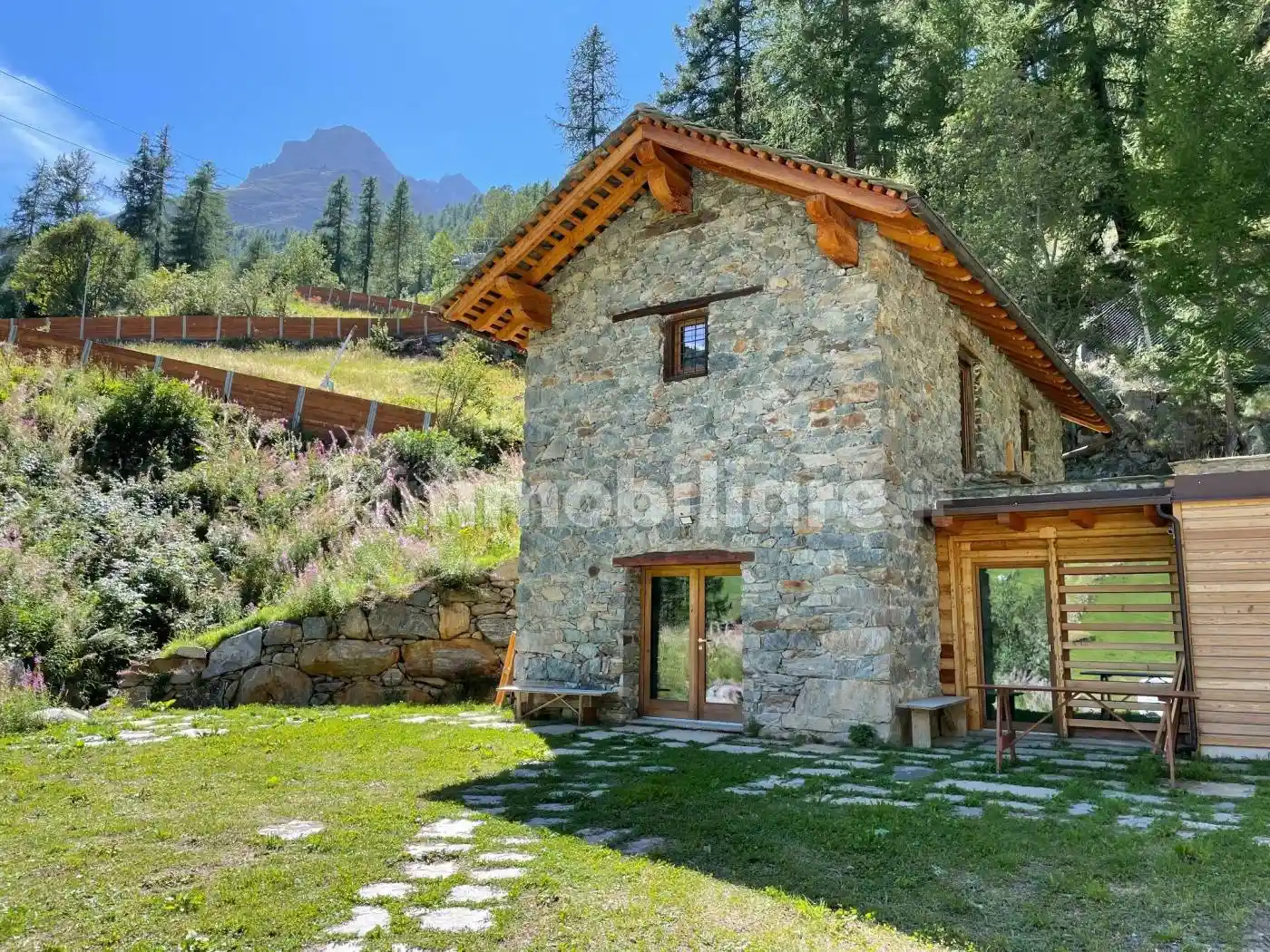 Casa indipendente in affitto a Gressoney-La-Trinitè