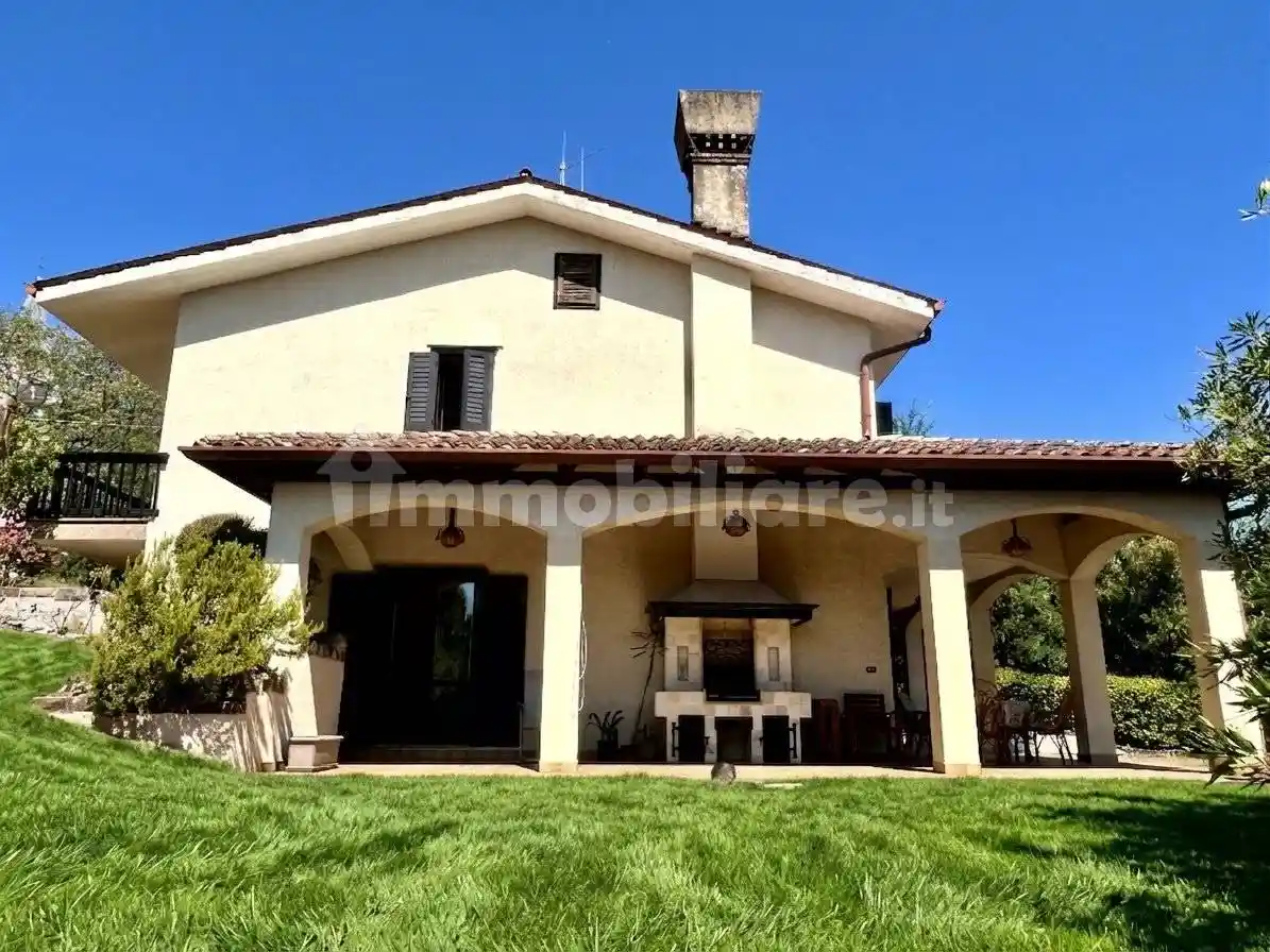 Villa in vendita a San Floriano del Collio