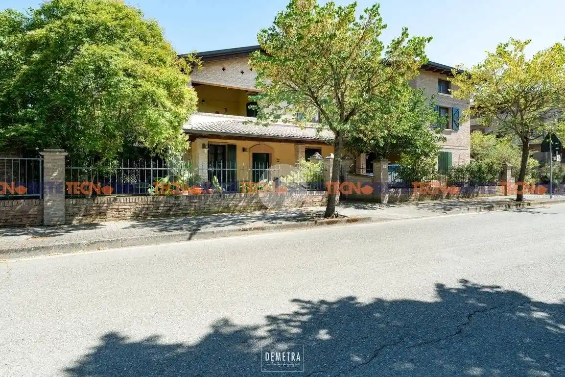 Villa in vendita a Castelfranco Emilia