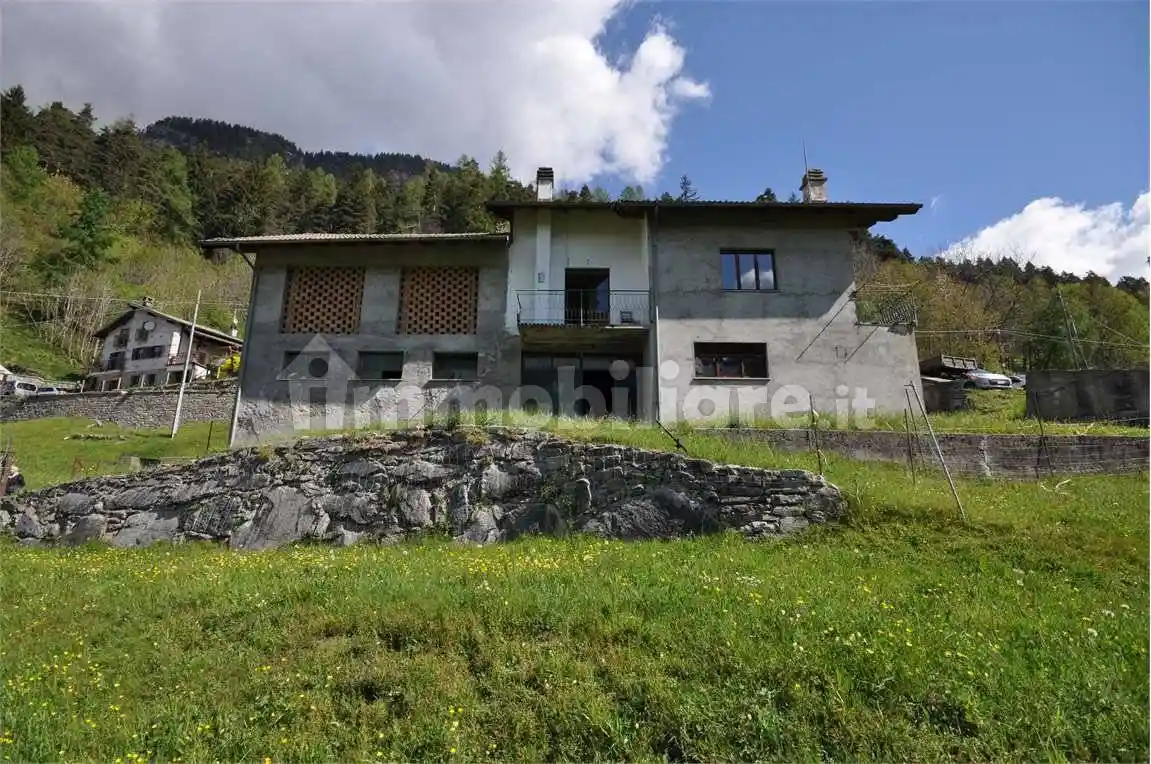 Casa indipendente in vendita a Trasquera