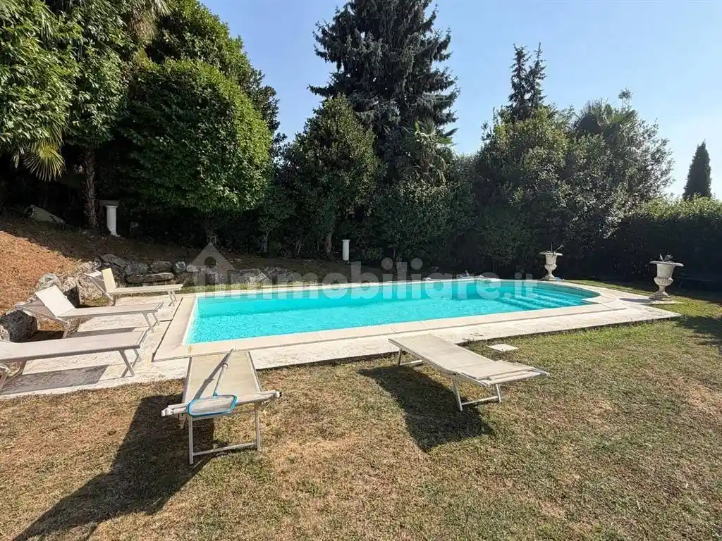Villa in vendita a Leggiuno