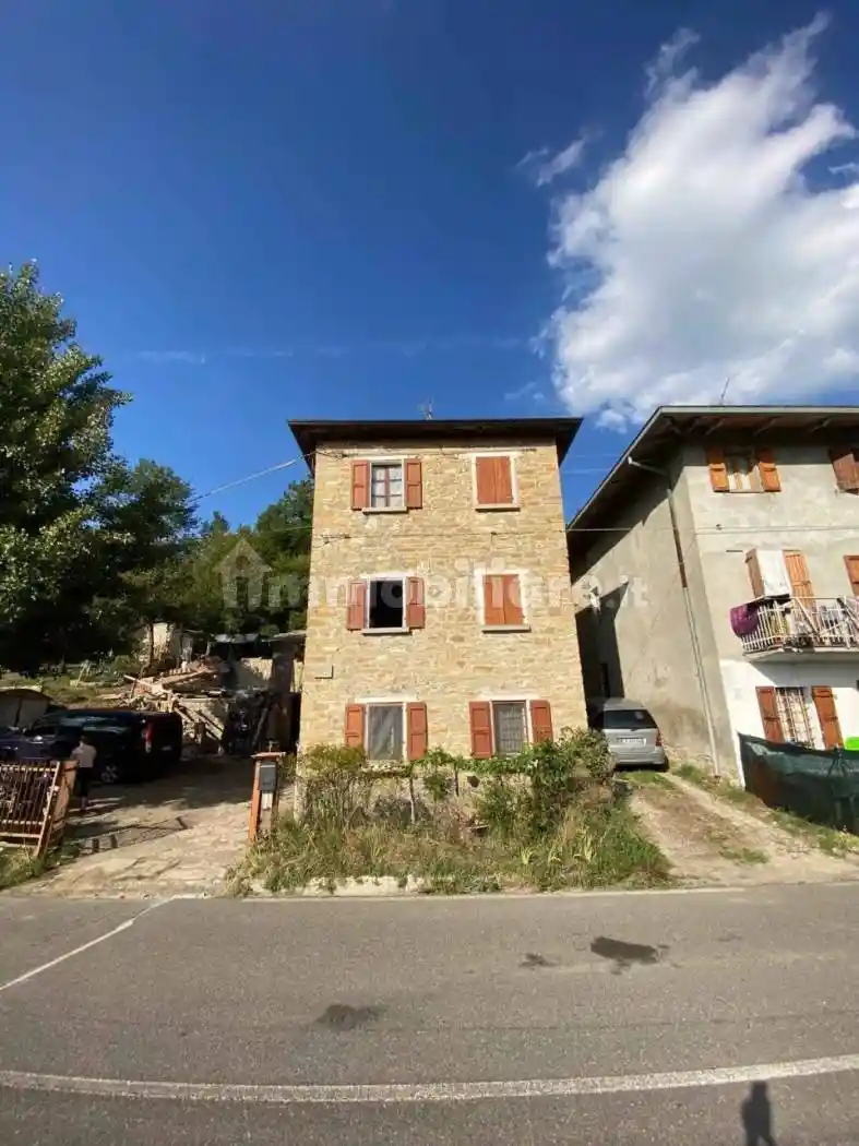Villa in vendita a Vetto
