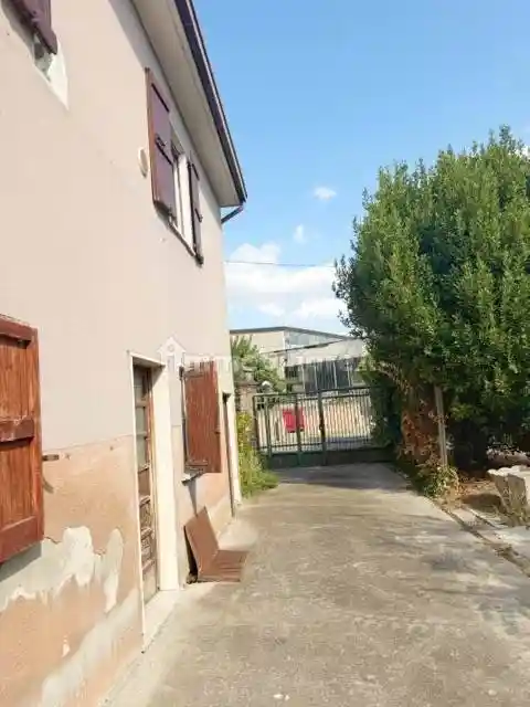 Casa indipendente in vendita a Casteggio