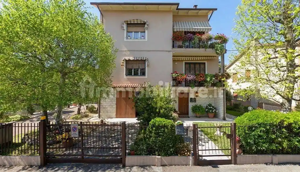 Villa in vendita a Forlì