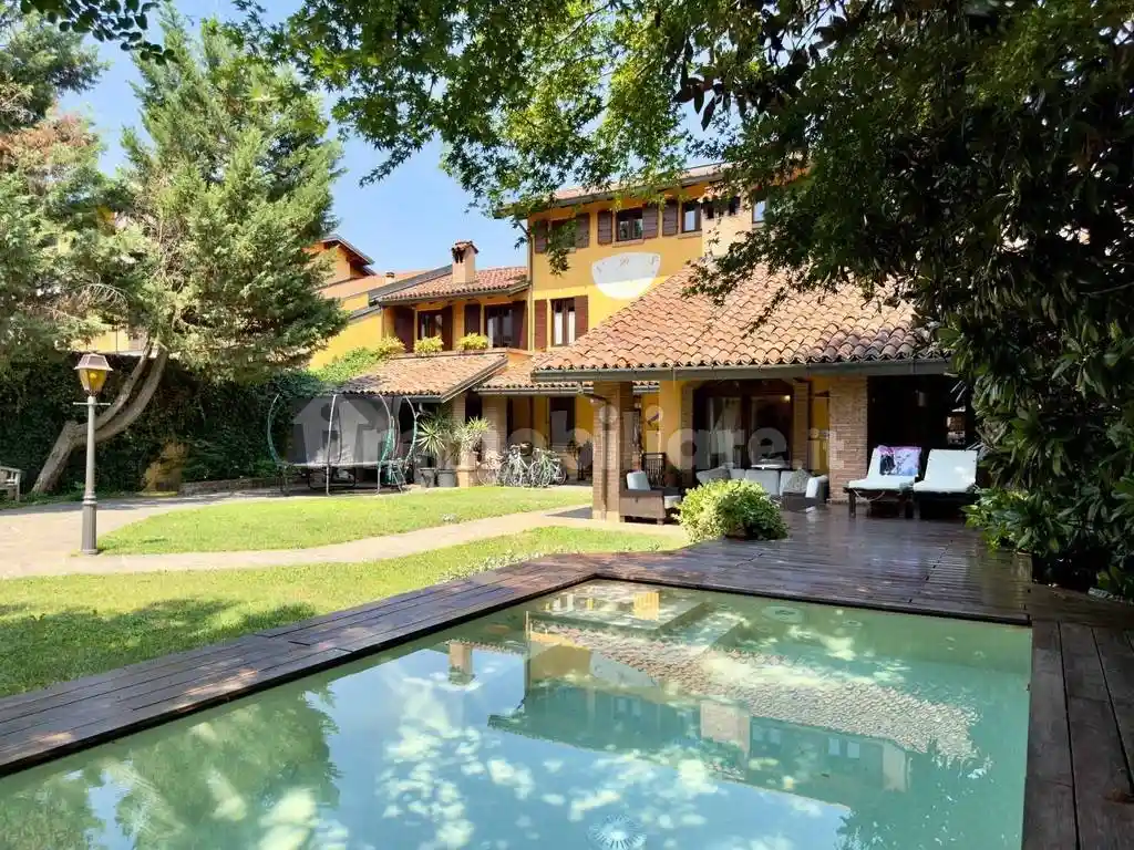 Villa in vendita a Galliate