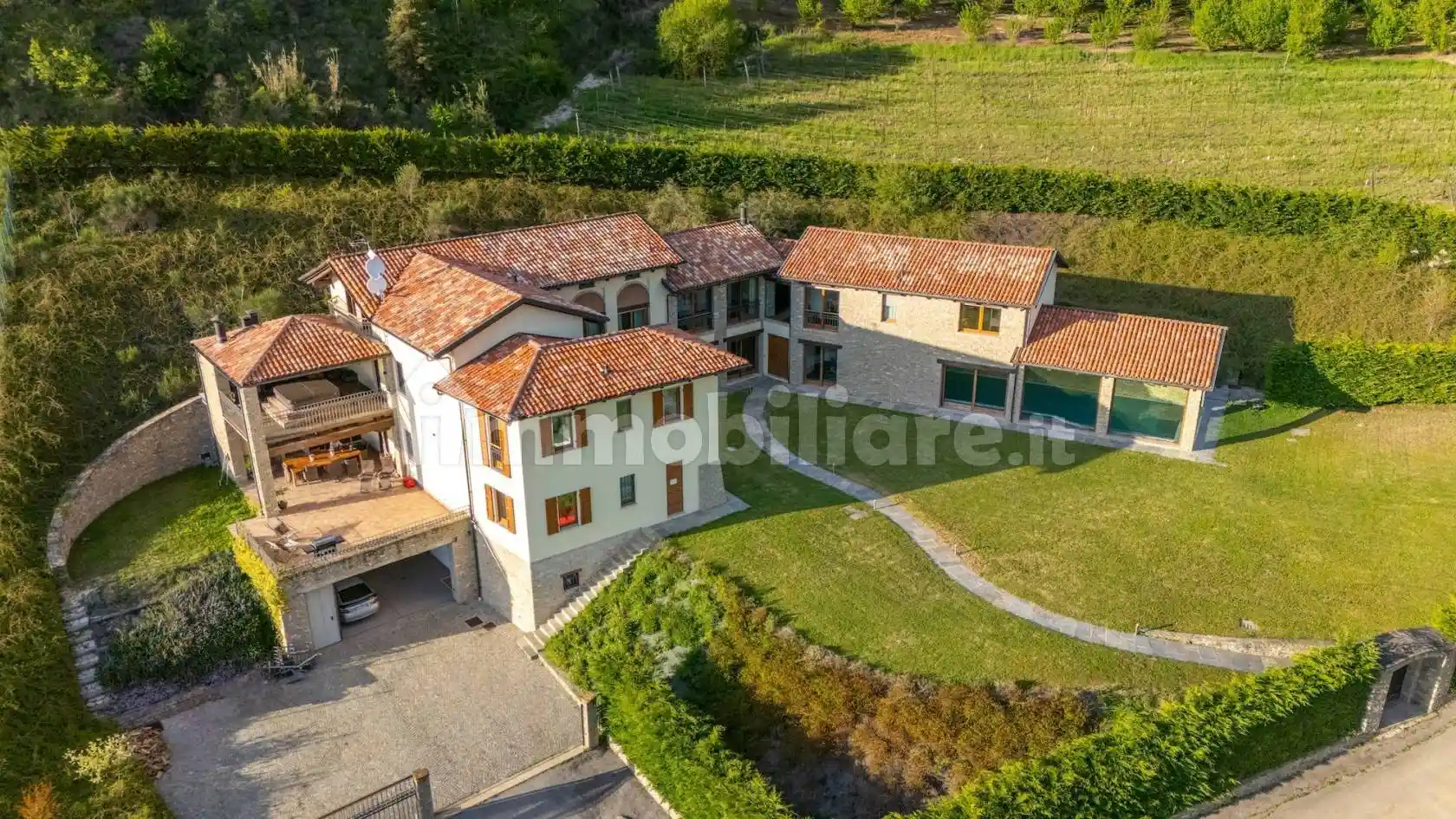 Villa in vendita a Alba