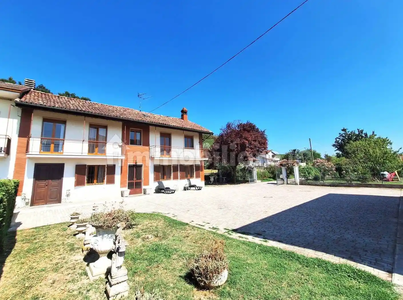 Villa in vendita a Alba