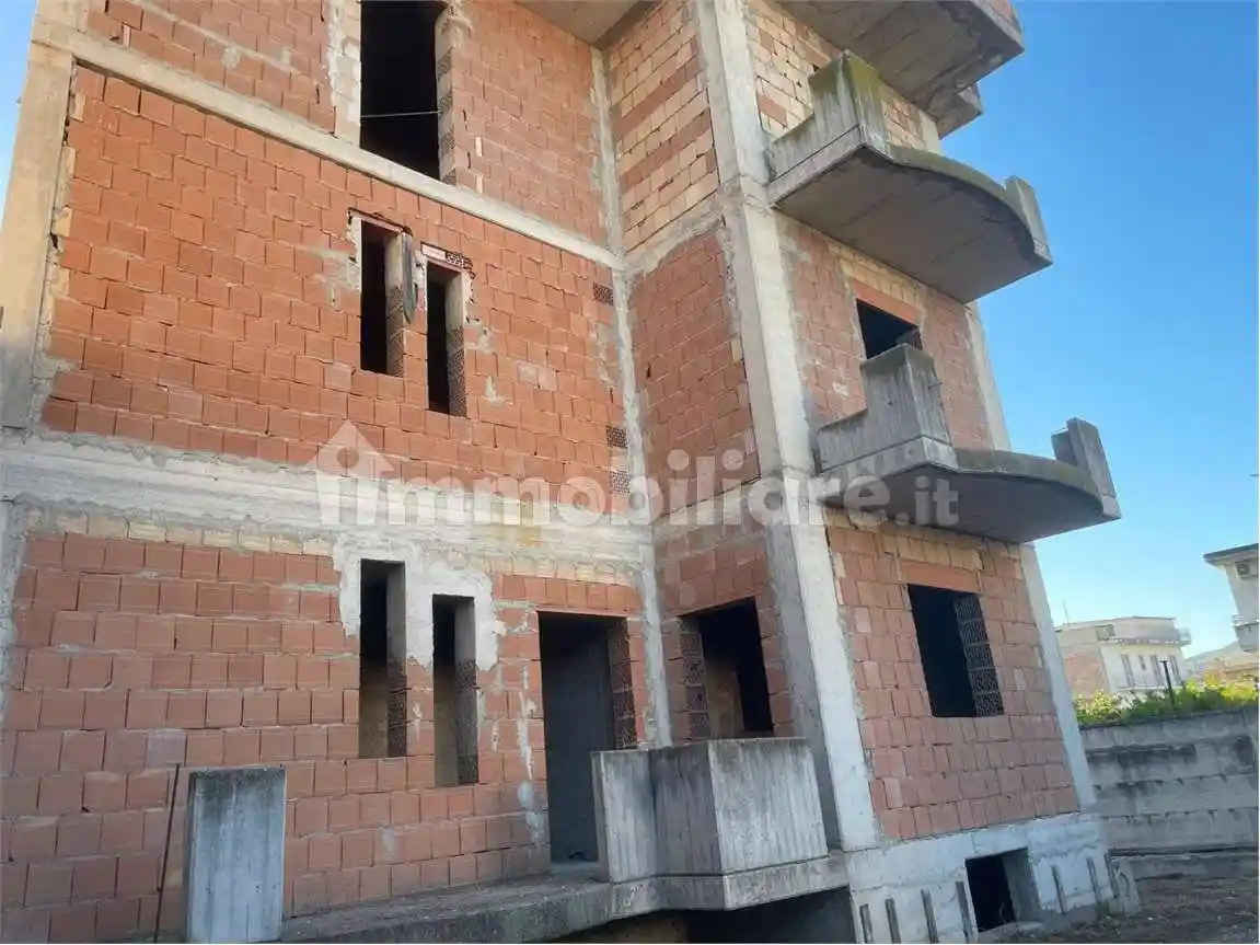 Palazzo - Edificio in vendita a Mondragone