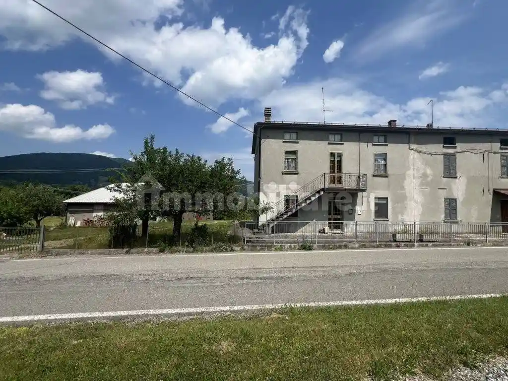 Casa indipendente in vendita a Bardi