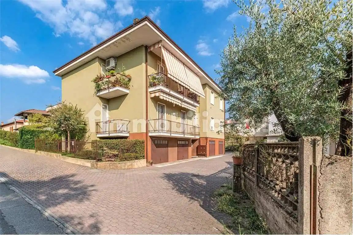 Appartamento in vendita a Verano Brianza