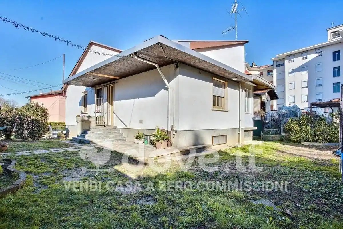 Villa in vendita a Carnago