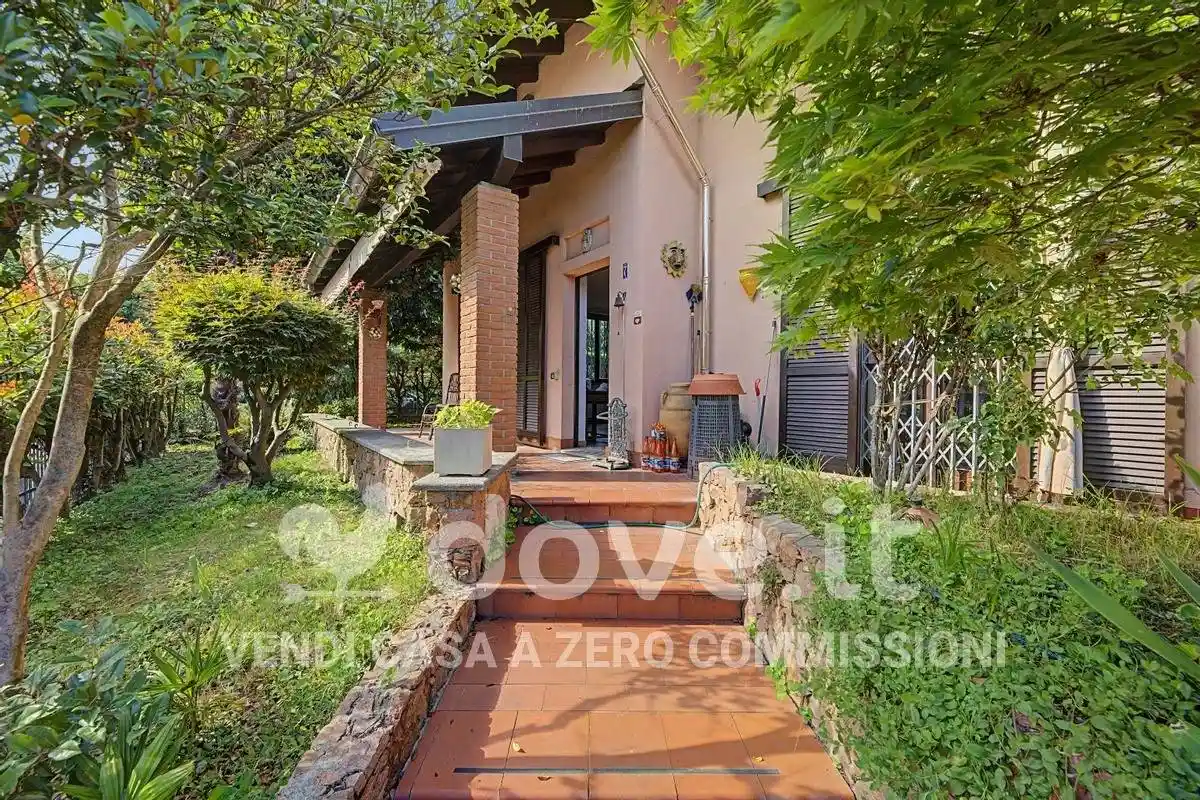 Villa in vendita a Sesto Calende