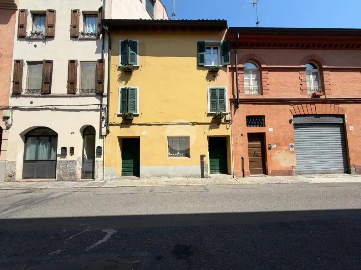 Casa indipendente in affitto a Parma
