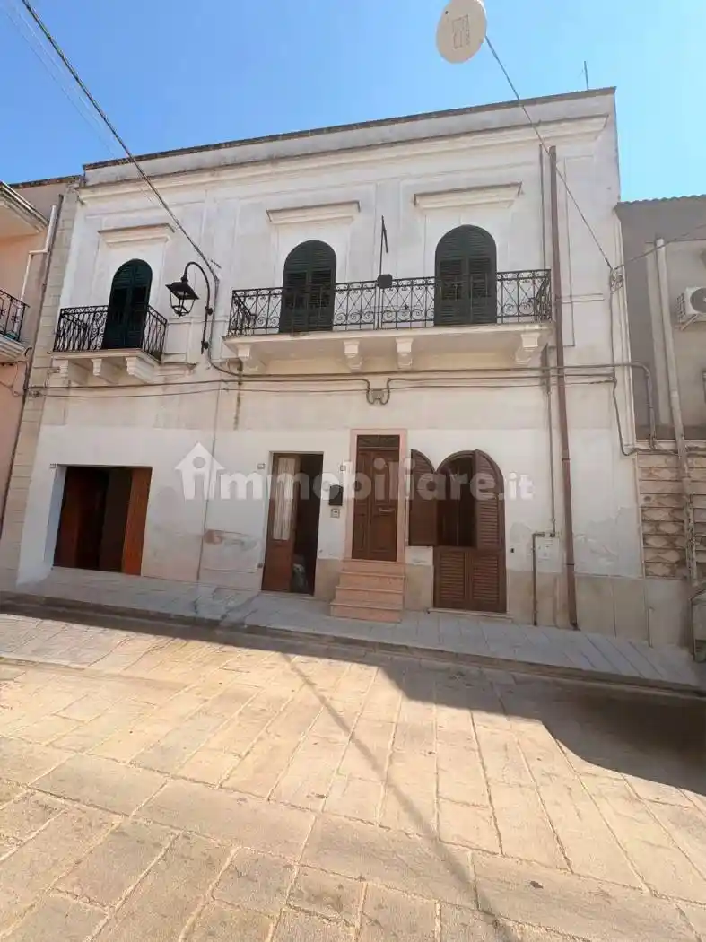Palazzo - Edificio in vendita a Carosino