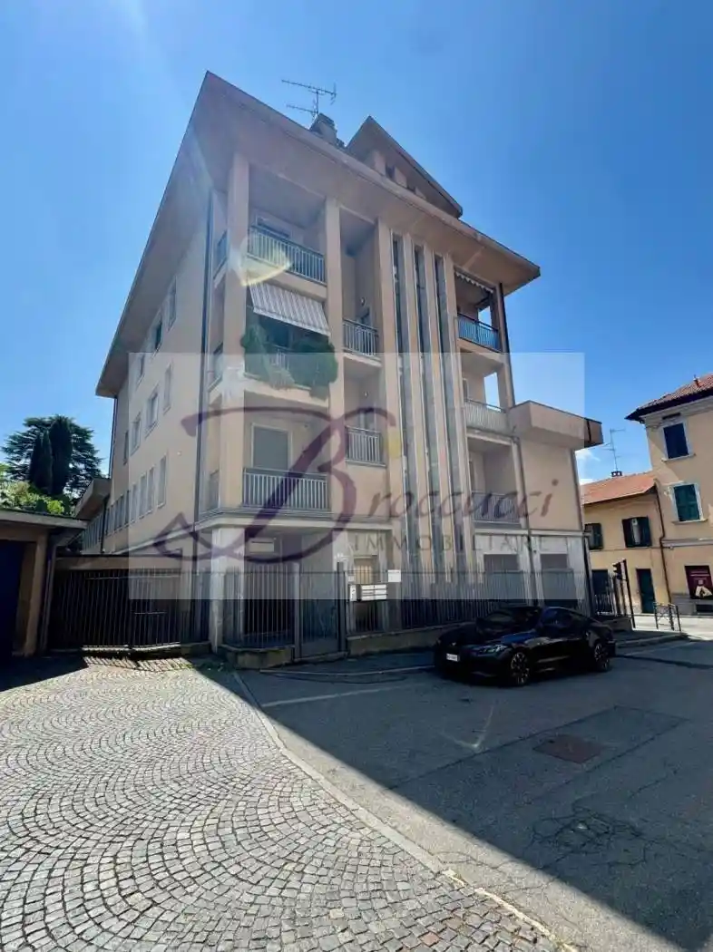 Appartamento in vendita a Gavirate