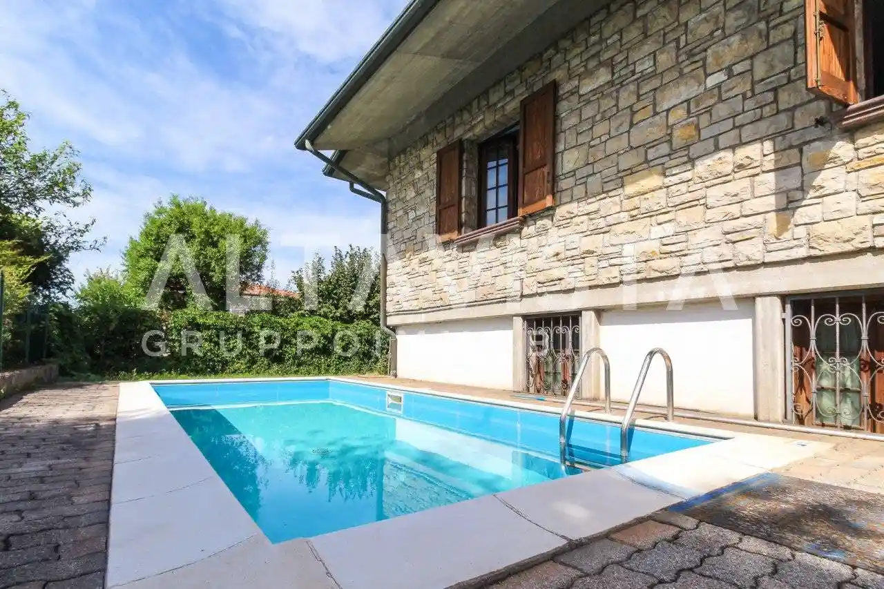 Villa in vendita a Prevalle