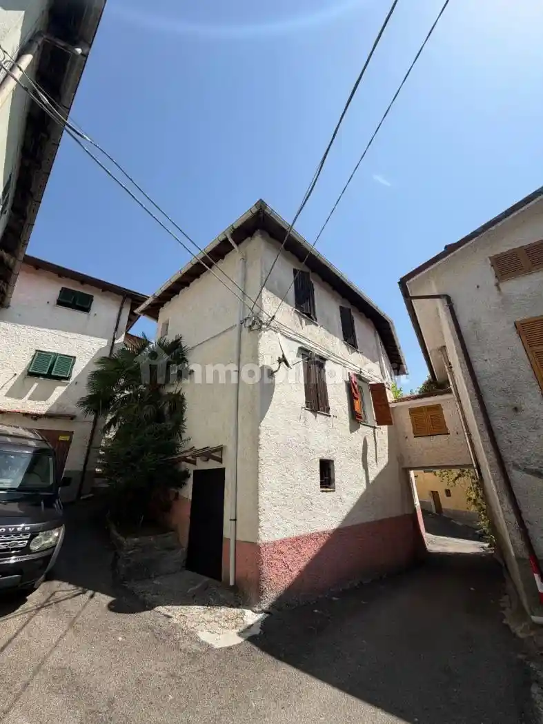 Casa indipendente in vendita a Vobbia