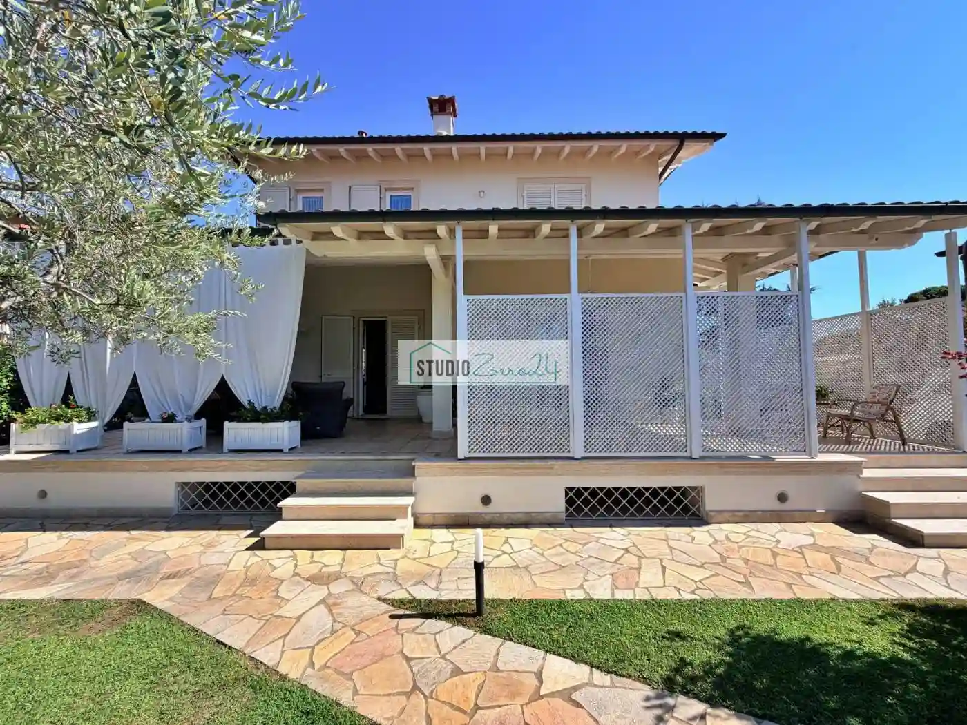 Villa - foto 2