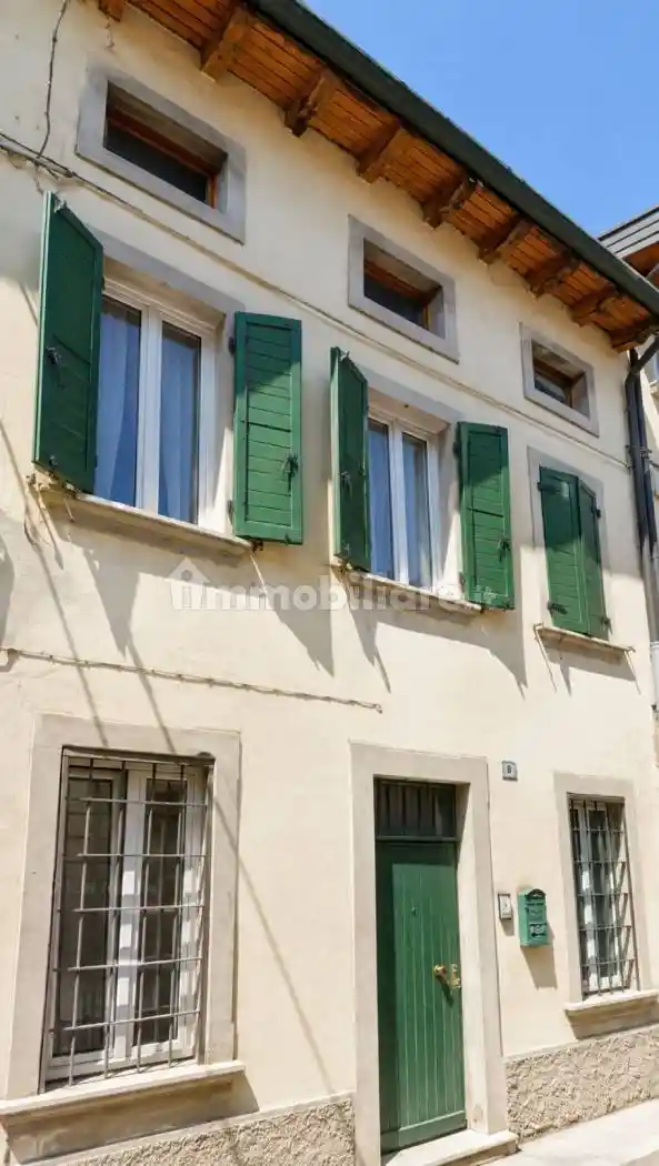 Casa indipendente in vendita a Castelnuovo del Garda