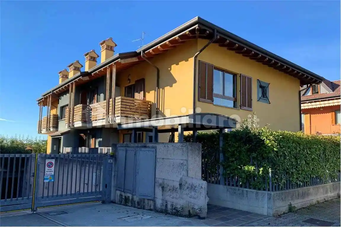 Appartamento in affitto a Brusaporto