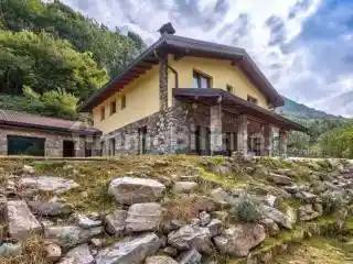 Villa in vendita a Cremeno