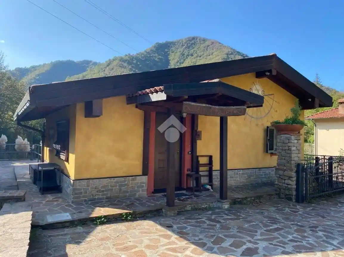 Casa indipendente in vendita a Montoggio