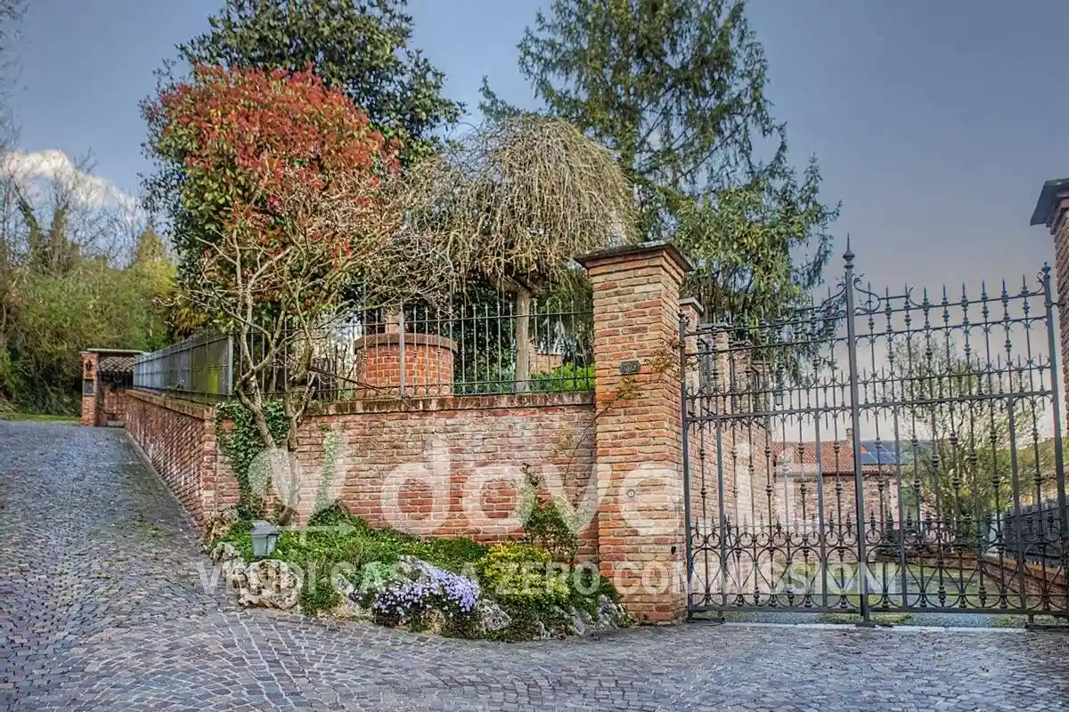 Villa in vendita a Monale