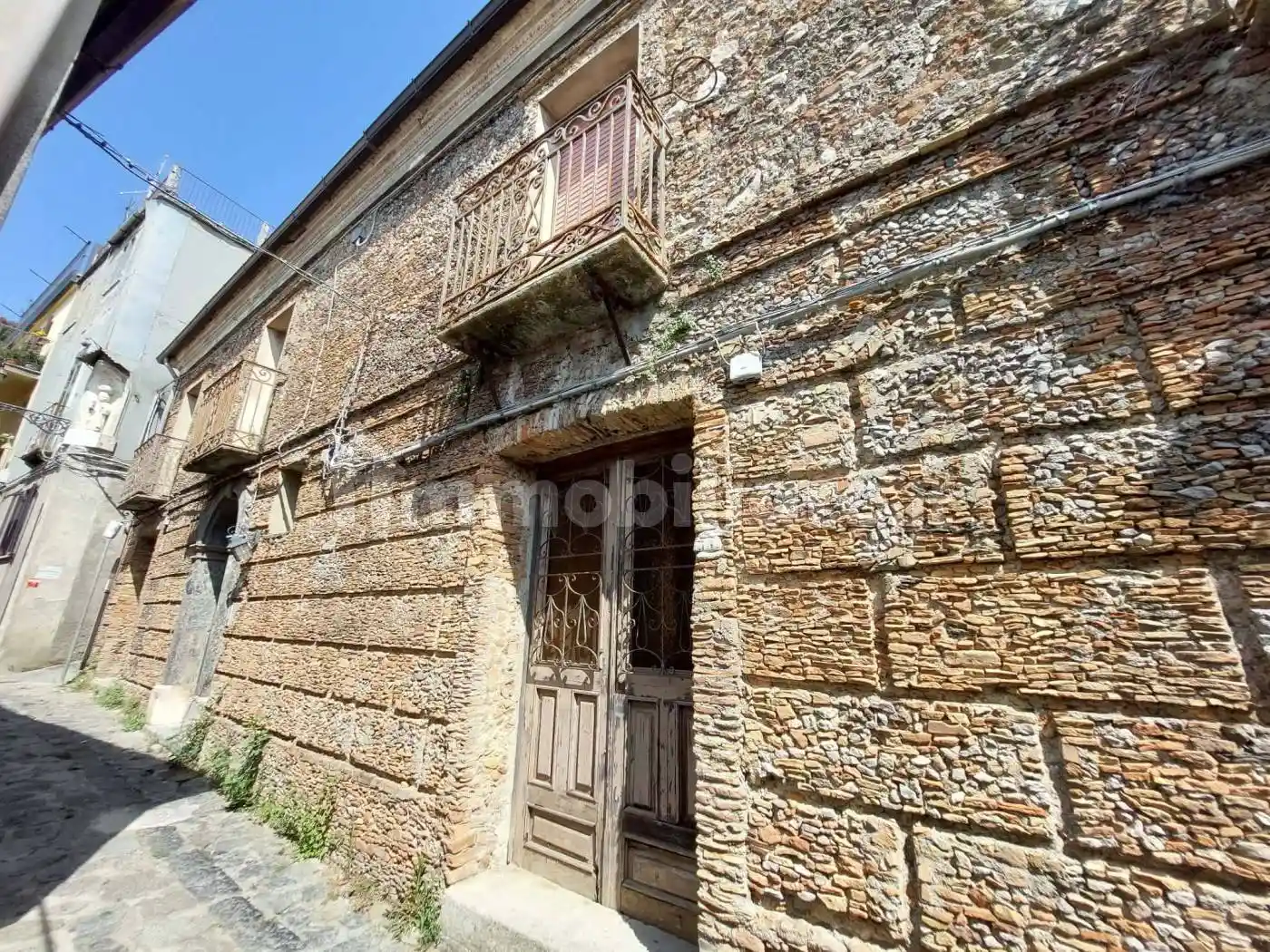 Palazzo - Edificio in vendita a Tiriolo