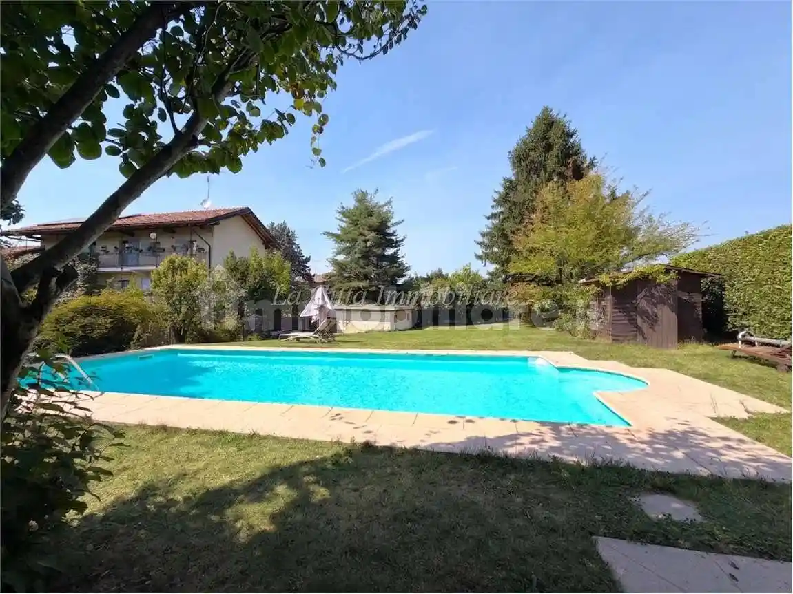 Villa in vendita a Agrate Conturbia