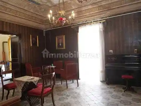 Palazzo - Edificio in vendita a Casteldaccia