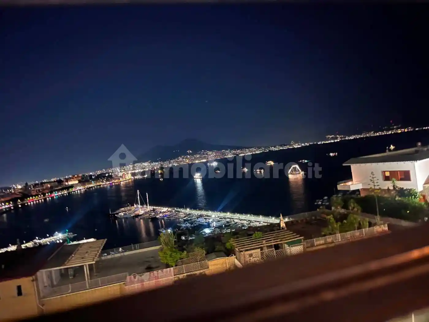 Appartamento in vendita a Napoli