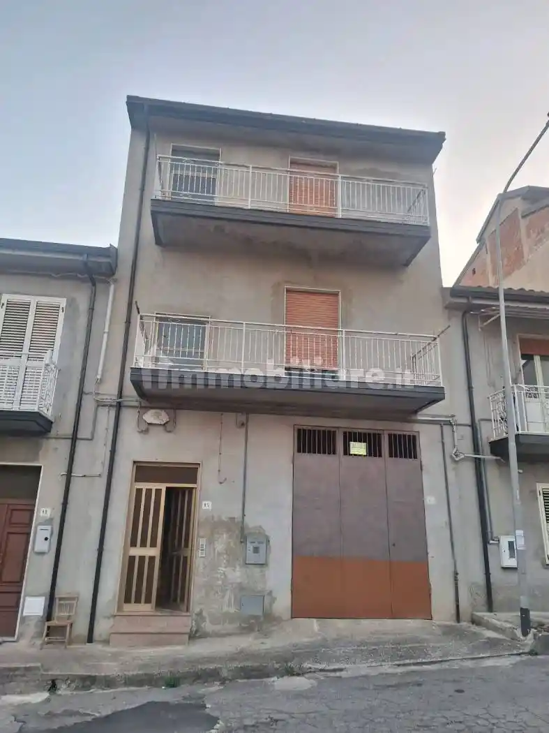 Palazzo - Edificio in vendita a Mileto