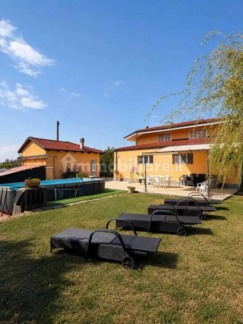 Villa in vendita a Serravalle Langhe