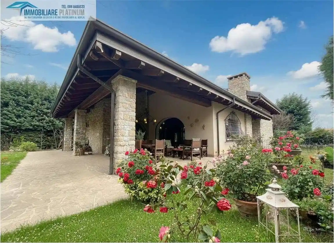 Villa in vendita a Macherio