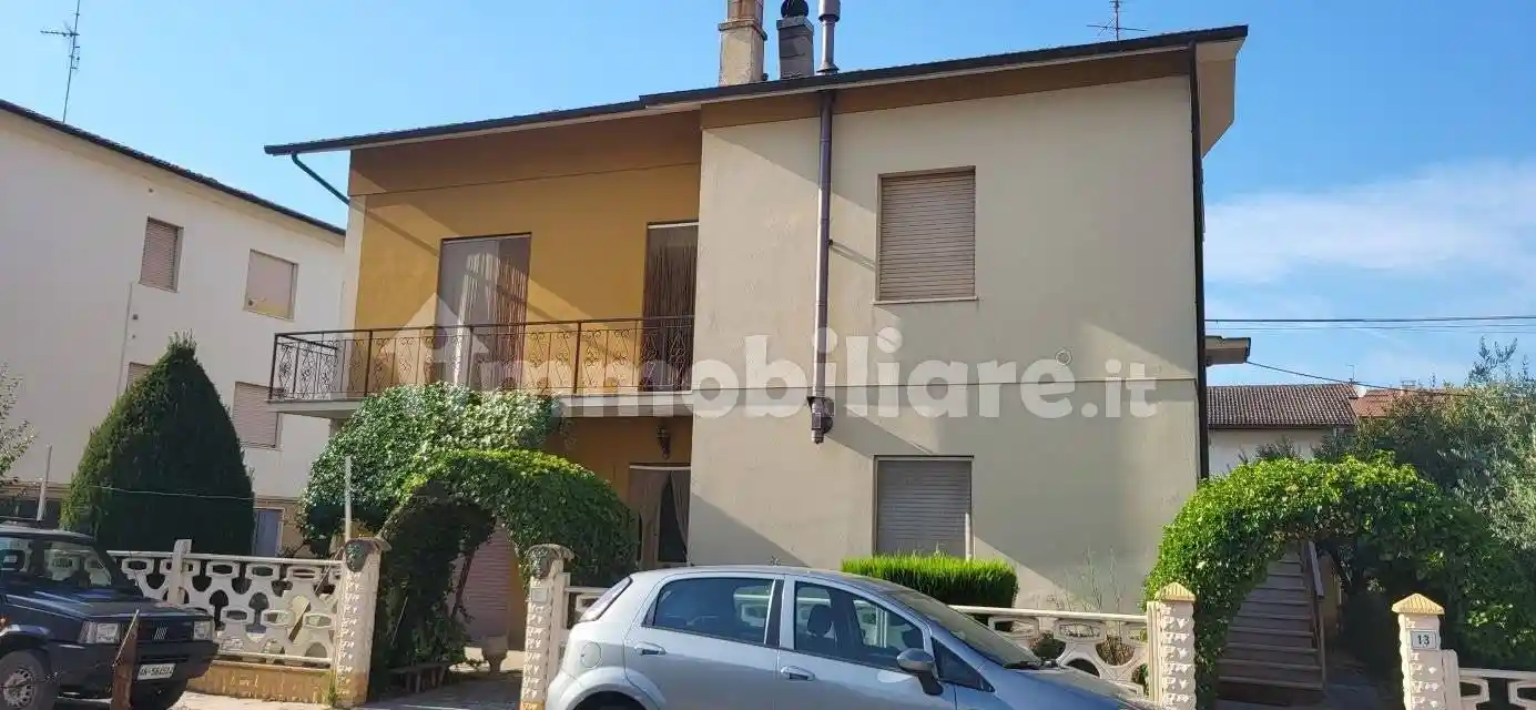 Villa in vendita a Serra de' Conti